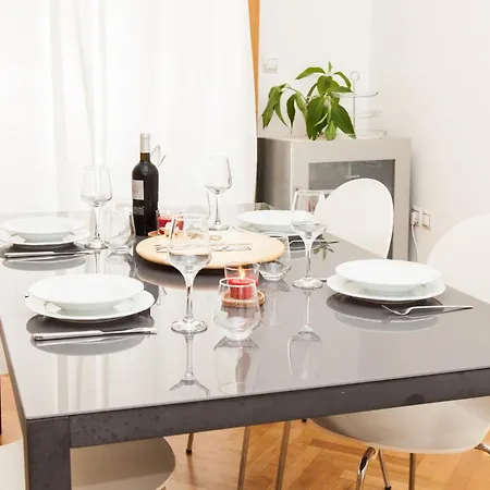 Experience Luxury And Comfort In The Heart Of Kolonaki Apartment