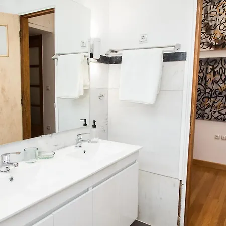 Experience Luxury And Comfort In The Heart Of Kolonaki Apartment