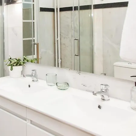 Experience Luxury And Comfort In The Heart Of Kolonaki Apartment