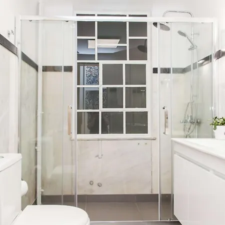 Experience Luxury And Comfort In The Heart Of Kolonaki Apartment